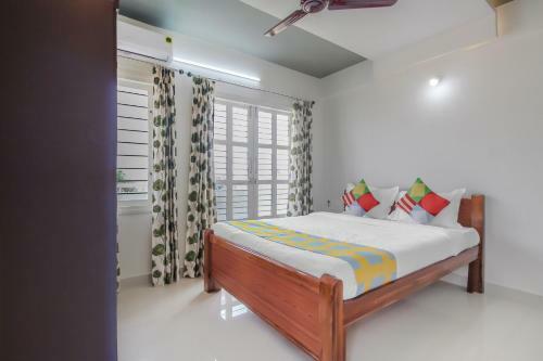 Hostal Oyo 76288 Home Embassy Suits
