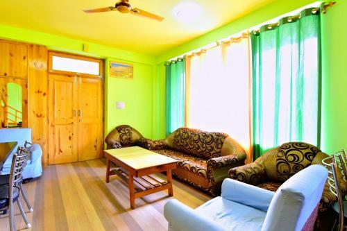Hotel Oyo 36651 Chander Lata Cottage