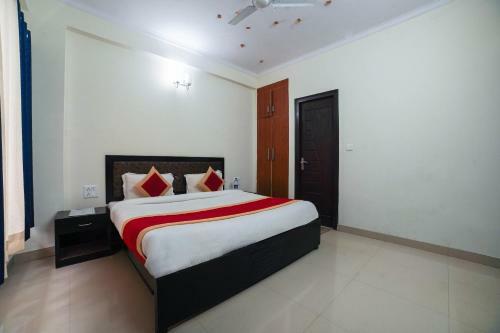 Oyo 48406 Hotel Dark Clouds