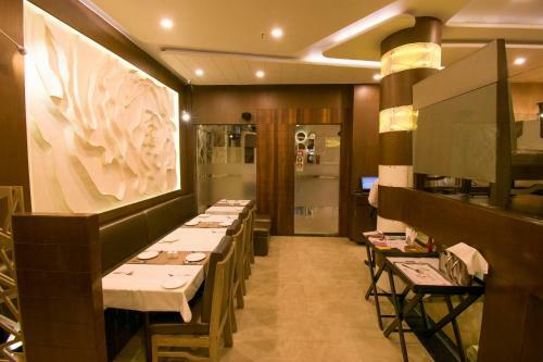 Hotel Oyo Flagship 14469 Darshan Tower Gitanjali