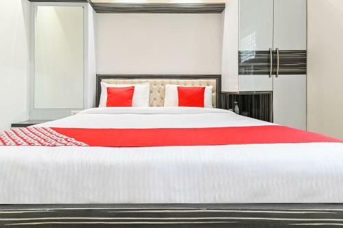 Hotel Collection O 48584 Dwarka Mod Metro Station