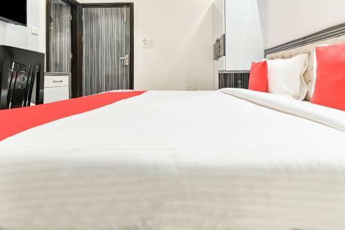 Hotel Collection O 48584 Dwarka Mod Metro Station
