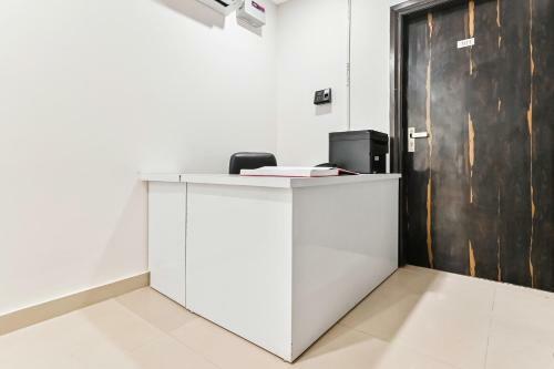 Hotel Collection O 48584 Dwarka Mod Metro Station