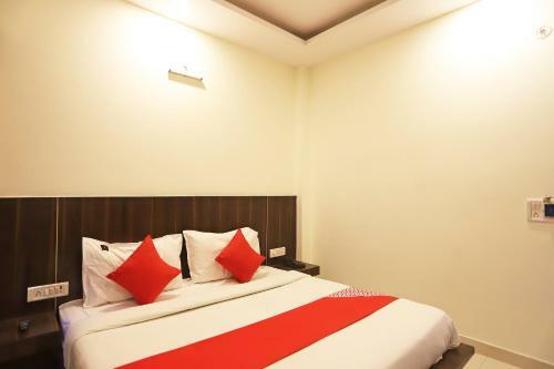 Oyo 62315 Hotel Dev Palace
