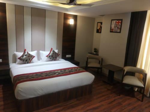 Hotel J P Residency