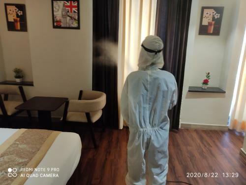 Hotel J P Residency