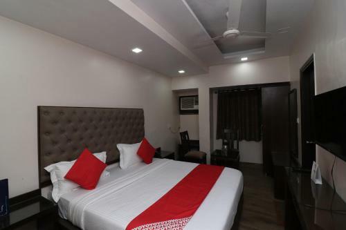 Oyo 27802 Hotel Boom Room