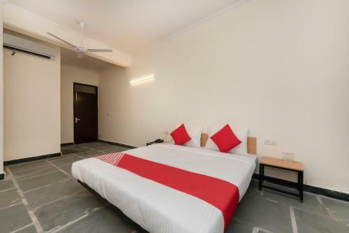 Hotel Oyo Flagship 45264 Opposite Paryavaran Complex Post Office