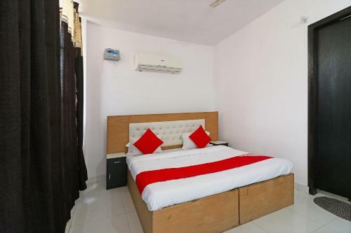 Hotel Oyo 61639 Red Carmine