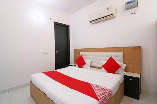 Hotel Oyo 61639 Red Carmine