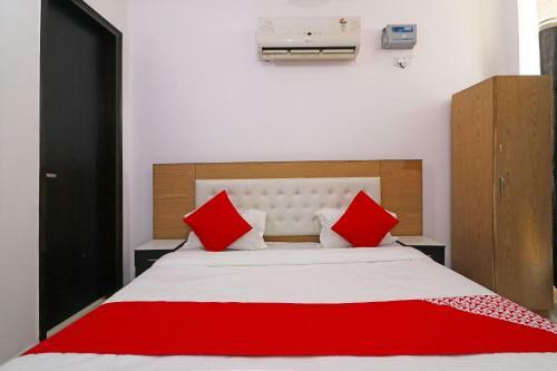 Hotel Oyo 61639 Red Carmine