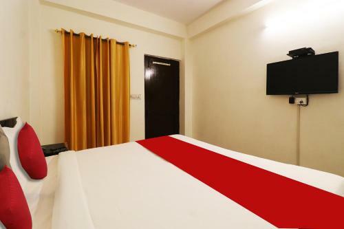 Hotel Oyo 44229 A R Palace