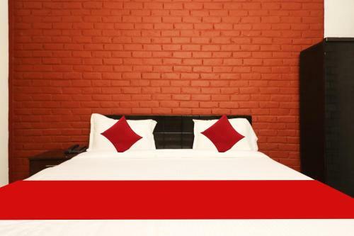 Hotel Oyo 44229 A R Palace