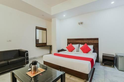 Oyo 12090 Hotel Mandakini Palace