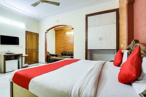 Oyo 71681 Hotel Baba Continental