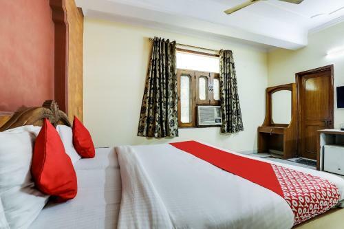 Oyo 71681 Hotel Baba Continental