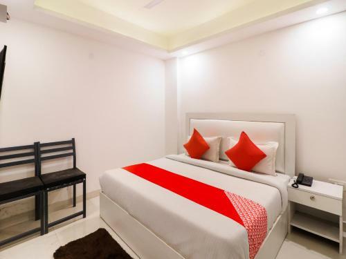 Oyo 76135 Hotel Silver Estate