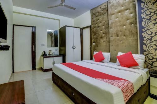 Oyo 37118 Hotel Cosmo
