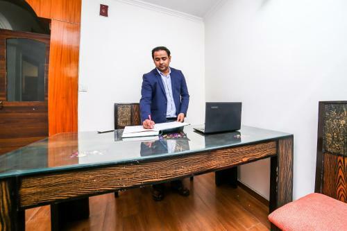 Oyo 26589 Hotel Royal Town