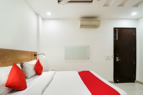 Oyo 70849 Hotel Sarvasa Residency