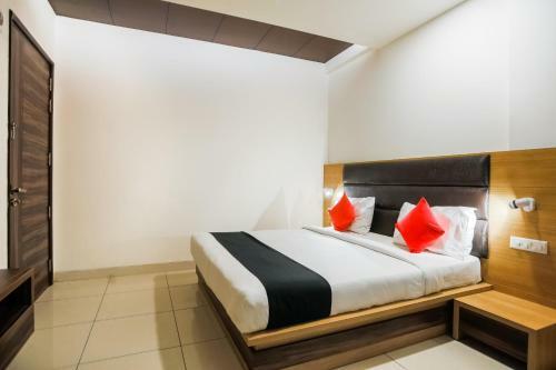 Capital O 71384 Hotel Jmk