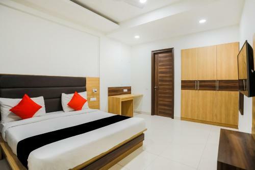 Capital O 71384 Hotel Jmk