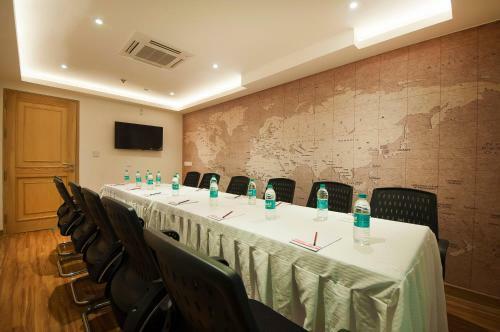 Hotel The Orion Plaza - Nehru Place