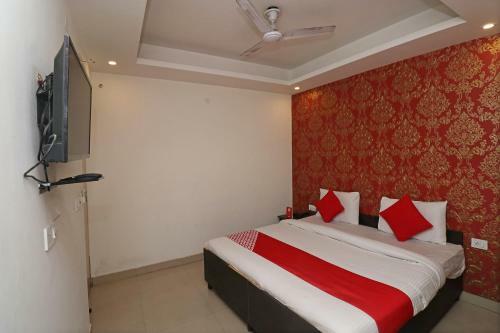 Oyo 11384 Hotel Diamond Star