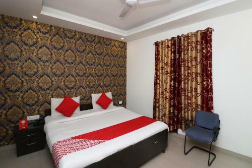 Oyo 11384 Hotel Diamond Star