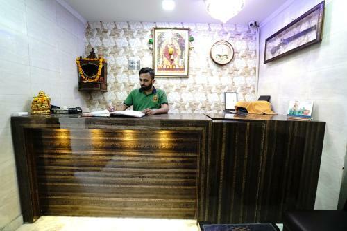 Hotel New Rajdhani Inn - Couple Friendly Stays