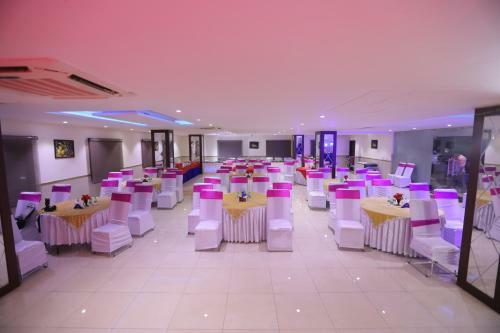 Airport Hotel Bollywood Paradise