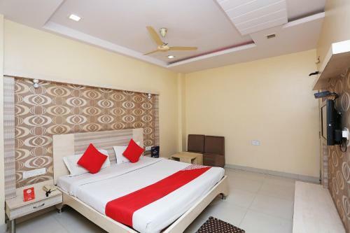 Oyo 28655 Hotel Shri Krishna