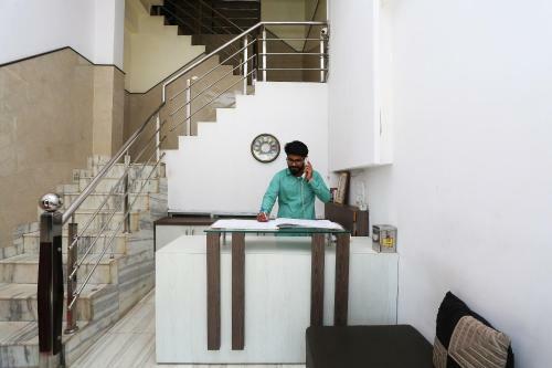 Oyo 28655 Hotel Shri Krishna