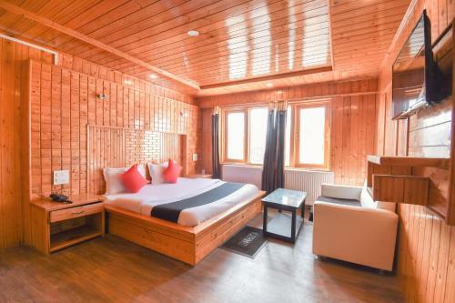 Capital O 66228 Hotel Sheeshnag