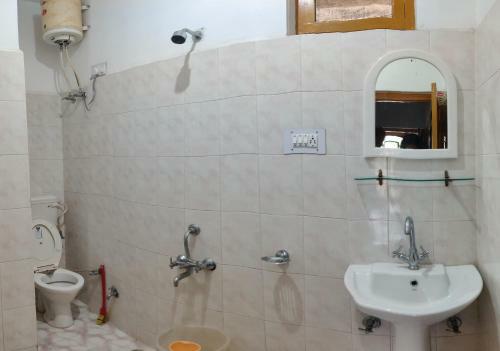 Hotel Holiday Home, Palampur