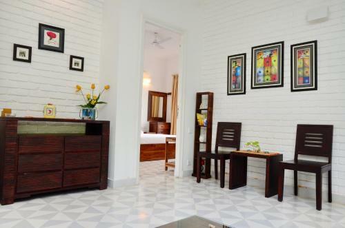 Serene Apartment With Private Garden And Pool View