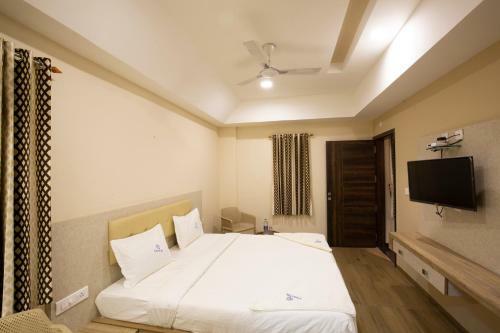 Ponnis Hotel