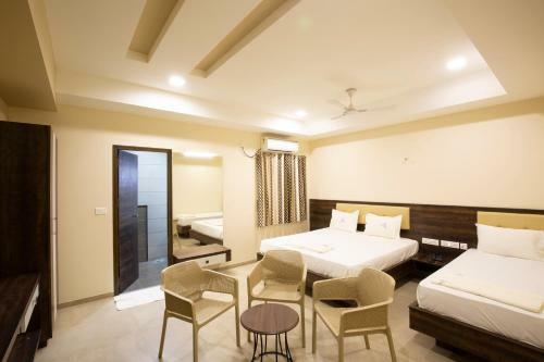 Ponnis Hotel