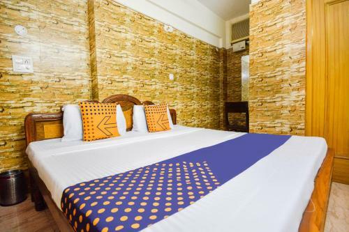 Spot On 68349 Kaka Hotel