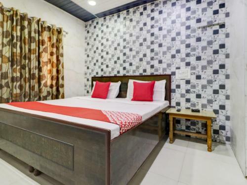 Oyo 77454 Hotel Prince Palace