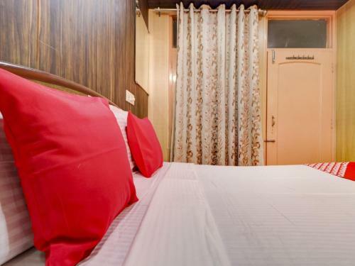 Oyo 77454 Hotel Prince Palace