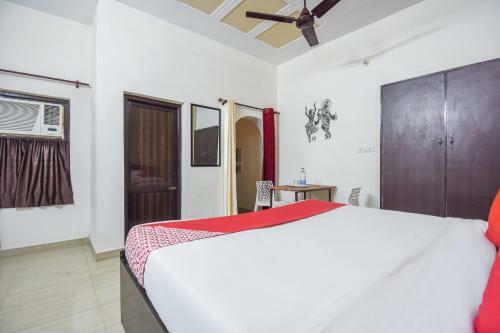Hotel Oyo 74203 Sbs Royal Stays