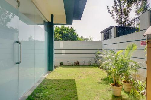 Hostal Oyo Home 76897 Aura Homes Stay
