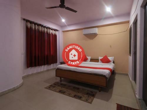 Hotel Oyo 28636 Roopam Places