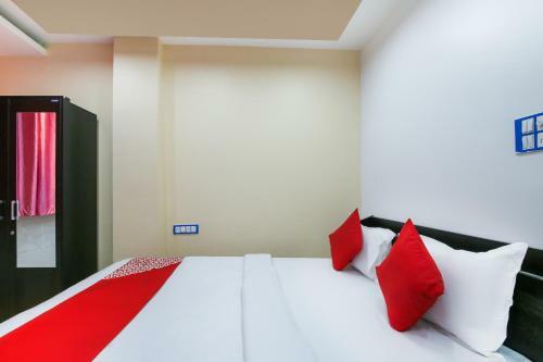 Oyo 70909 Hotel Singh Palace