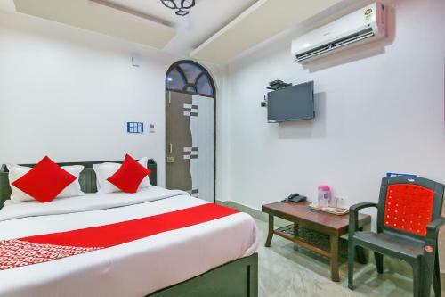 Oyo 70909 Hotel Singh Palace
