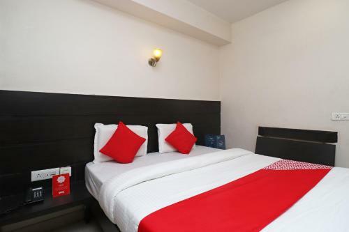 Oyo 28457 Hotel Shera