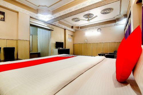 Hotel Oyo 77598 Aditya Homes