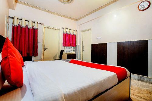 Hotel Oyo 77598 Aditya Homes