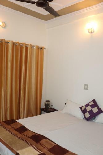 Hostal Hitam Home